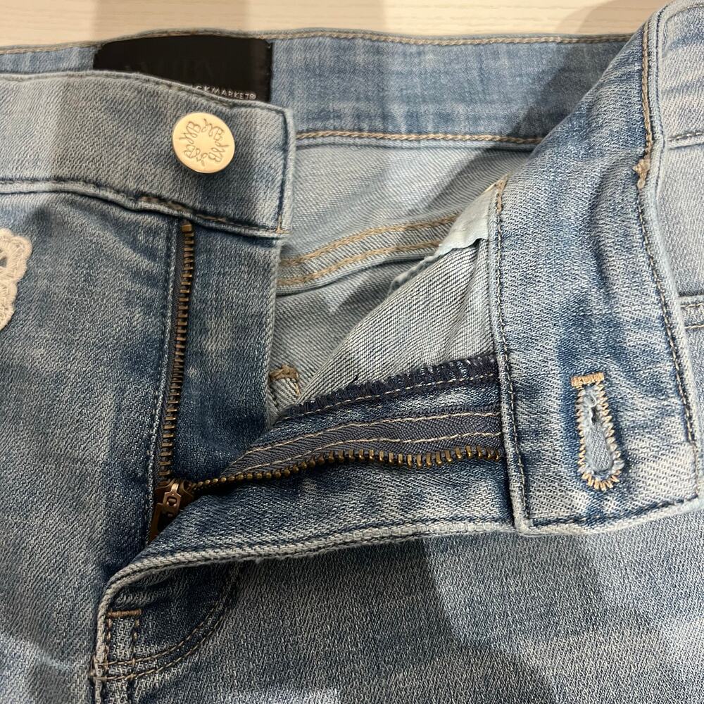 White House Black Market Mid Rise Girlfriend Everyday Soft Jeans | Womens Size 4 - Picture 6 of 15